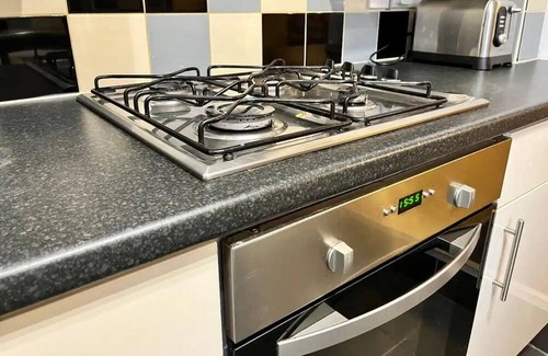 Watford House | Pass the Keys | Large Family Friendly 5 Bed House in Watford