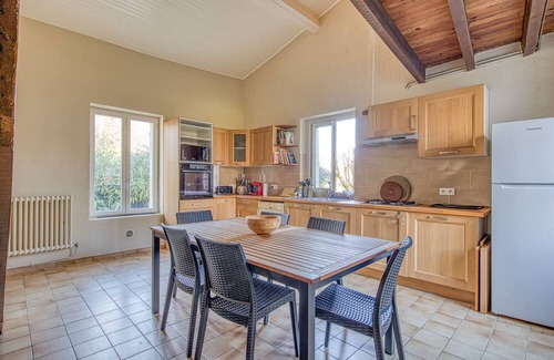 Rauzan House | Country Escape in Rauzan: Relaxation and Comfort in a Country House