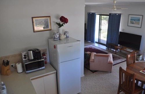 Island Beach Cottage | Nan's Cottage In bush setting 2 min from beach.