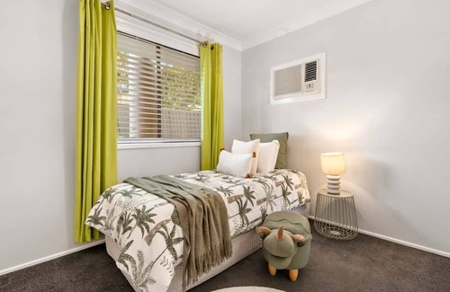 Elermore Vale House | Aries Abode - 3 Bedroom Newcastle Boutique Accomodation