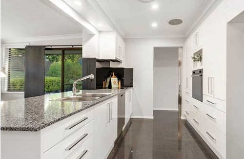 Elermore Vale House | Aries Abode - 3 Bedroom Newcastle Boutique Accomodation