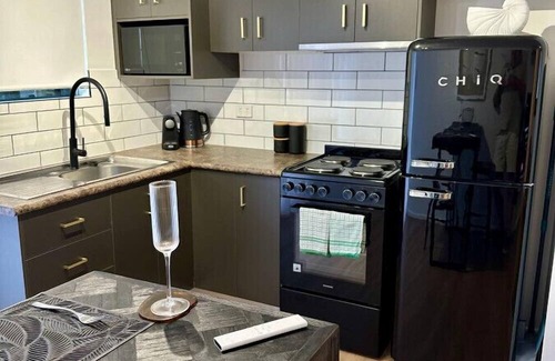Edge Hill Apartment | Luxe Edge Hill Studio Villa