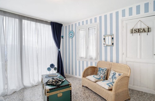 Villa Viani Apartment | Apartment 'Divino' with Mountain View, Private Terrace and Wi-Fi