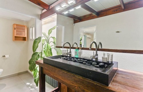 Boegoeroei Apartment | Hidden Hill Bungalows 1 by Bocobay