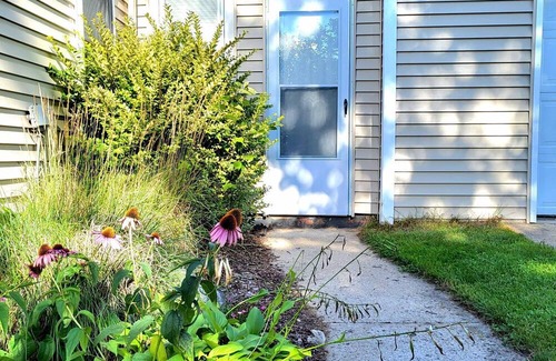 Midland House | Cozy Small Town Connect with Nature