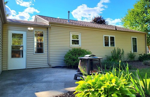 Midland House | Cozy Small Town Connect with Nature