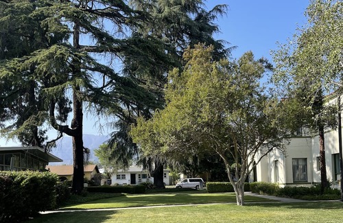 East Pasadena Apartment | One-story 4 bedrooms, 1.5 bathrooms in Pasadena