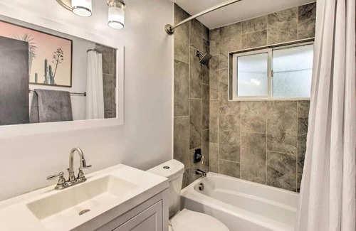 South Westminster House | Stylish Retreat - Close to Mtns!