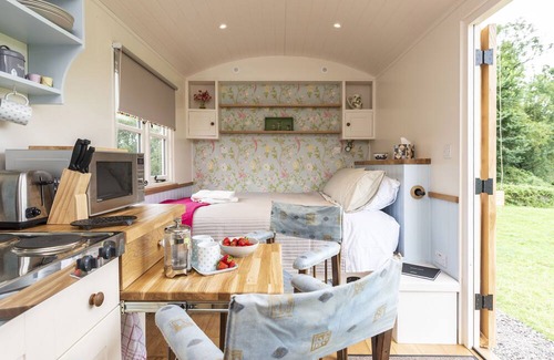 Sherborne Cottage | BLOSSOM, pet friendly, character holiday cottage in Sherborne