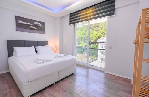 Kemer Apartment | Modern Flat near Public Transportation in Kemer