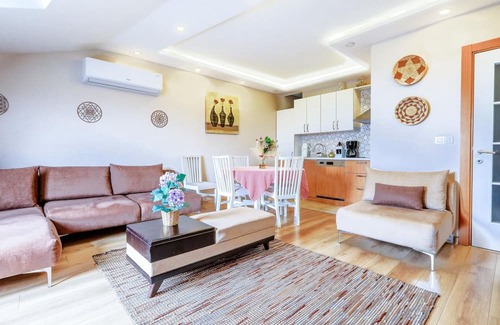 Maltepe Apartment | Peaceful Duplex Flat with Adalar View in Maltepe