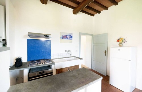 Vernazzano Basso Villa | Lovely apartment in villa with pool, WIFI, TV, patio, pets allowed and parking, close to Cortona
