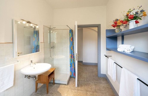 Vernazzano Basso Villa | Lovely apartment in villa with pool, WIFI, patio, pets allowed and parking, close to Cortona