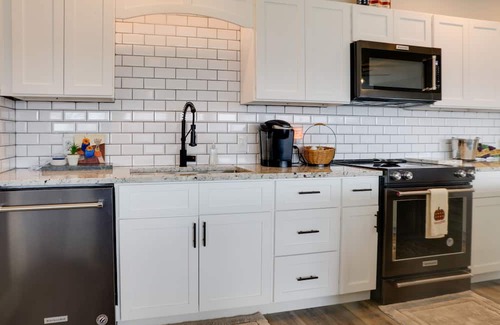 Florence House | Waterfront Retreat w/ Dock on Turtle Creek Bay!