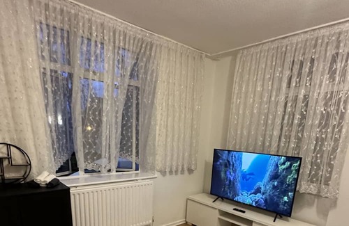 Shacklewell Apartment | Spacious Triple Luxury Room Kingsize