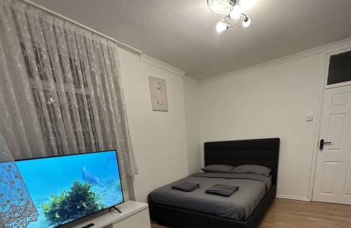 Shacklewell Apartment | Spacious Triple Luxury Room Kingsize