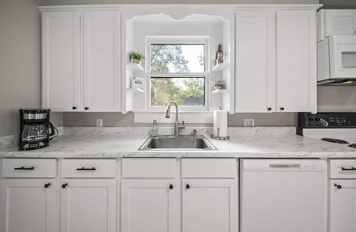 Pineville Apartment | Remodeled Historical Apt with comfortable furnishings. Safe, convenient area