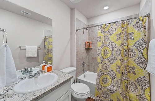 San Antonio House | NEW Private Queen BR w/ dedicated workstation