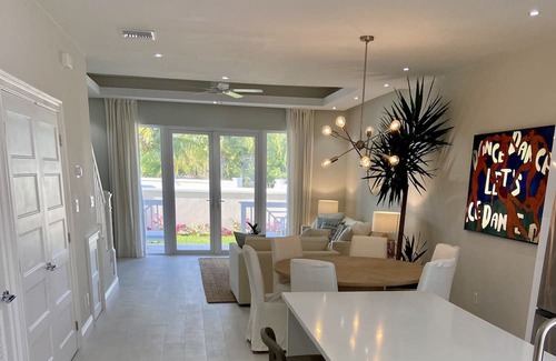 Palm Cay Villa | Cocoplum Villa