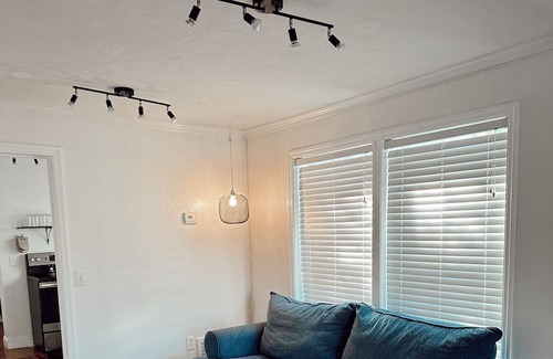Lake City House | Stylish Retro cottage. Sleeps up to 7. Close to ball parks, lakes, and springs!