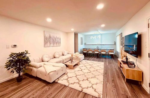 Castlewood House | CLOUD Room! Luxurious Hideaway w/ Private Backyard