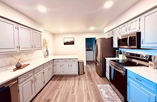 Castlewood House | CLOUD Room! Luxurious Hideaway w/ Private Backyard