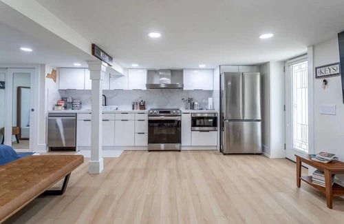Huntington Apartment | Luxe Provincial Style Studio w/ Patio & Parking