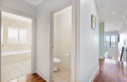 McCracken House | Bennys - 47A Hindmarsh Rd McCracken
