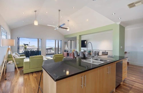McCracken House | Bennys - 47A Hindmarsh Rd McCracken