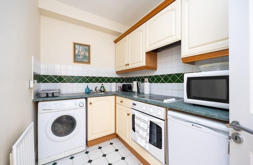 Ballsbridge Apartment | Stunning 1 BDR with free parking in Ballsbridge
