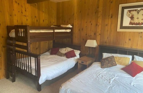 Glenwood Springs Cabin | Mountain View Room #6