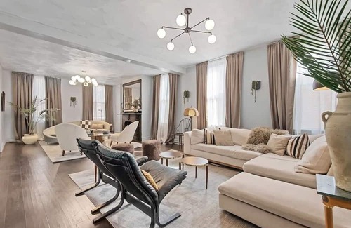 Pittsburgh House | Manor on The Hill