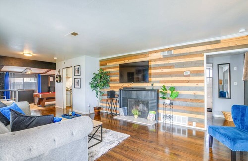 Parkway-South Sacramento House | Sacramento Home w/ Yard, Close to Downtown!