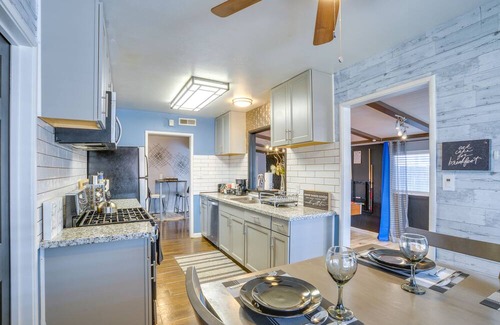 Parkway-South Sacramento House | Sacramento Home w/ Yard, Close to Downtown!