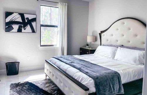 Rural Estates Apartment | 3 Bedroom 766813 by Houzlet