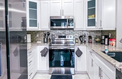 Rural Estates Apartment | 3 Bedroom 767814 by Houzlet