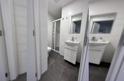 Benicalap Apartment | 10 Minuten zum Stadtzentrum, Haustürbus, Straßenbahn 3 Minuten. Studio Grass