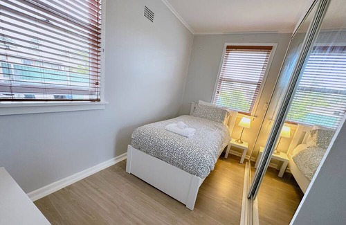 Warwick Farm House | Cosy home in Central Liverpool walking to train, bus, shops and restaurants
