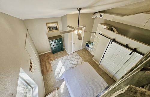 Vance Jackson Cottage | Charming Guesthouse-Centrally Located