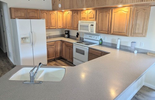 White Cottage House | Rest and Relaxation on the Muskingum River
