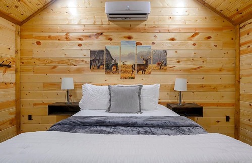 Smithville Cabin | Homey 2 BR Cabin