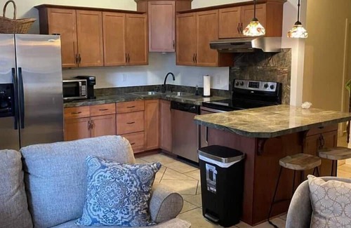 Vicksburg Apartment | Next to 10 South, Cottonwood’s & Roof Top!