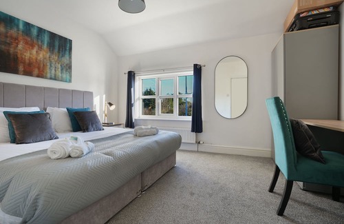 Macclesfield House | Cottage Cross: Spacious 2-Bed Charm, Where Home Whispers Warmth and Comfort!