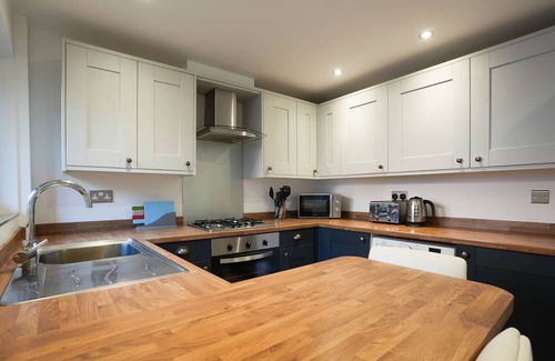 Macclesfield House | Cottage Cross: Spacious 2-Bed Charm, Where Home Whispers Warmth and Comfort!