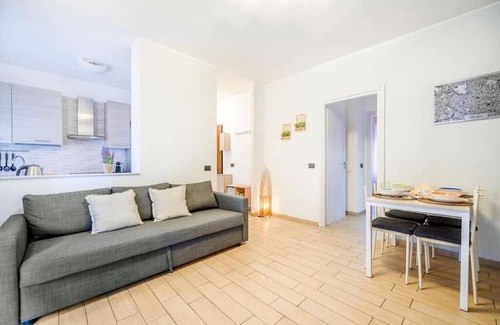 Isola del Bosco - Delle Corti Apartment | [20min. Duomo] Design, Wi-fi