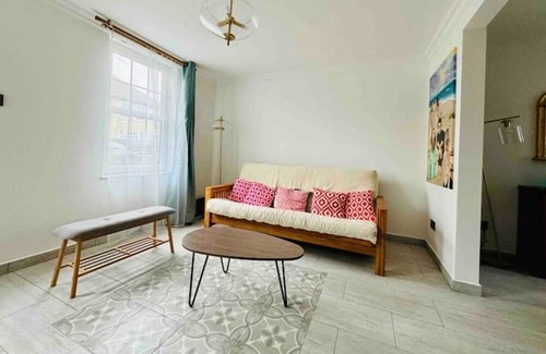 Arbury Apartment | Little Grapefull Cottage