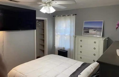 South Pensacola House | Located in Historic North Hill neighborhood, blocks away from downtown Pensacola