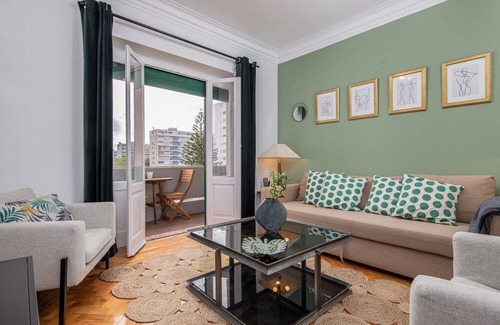 Alvalade Apartment | Classy 4BDR Apartment W/ Balcony by LovelyStay