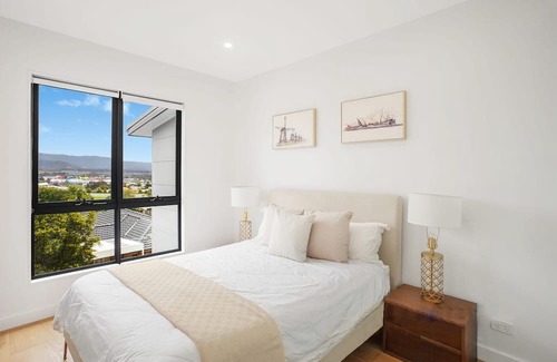 Blackbutt House | Shellharbour Entire 3 Bedroom Townhouse