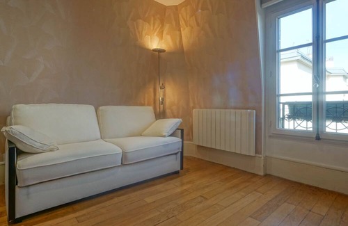 Necker Apartment | Bright, clean 2-room flat in a former mansion on a beautiful avenue in the 7th